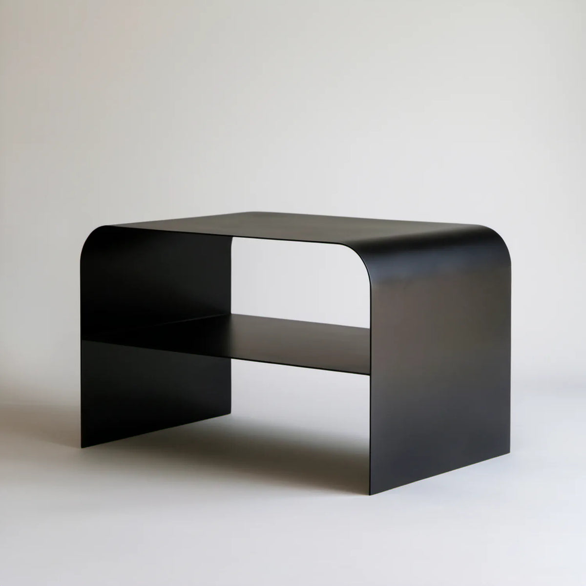 Czarny prostokątny stolik boczny z półką MDF 60 x 40 x 55 cm